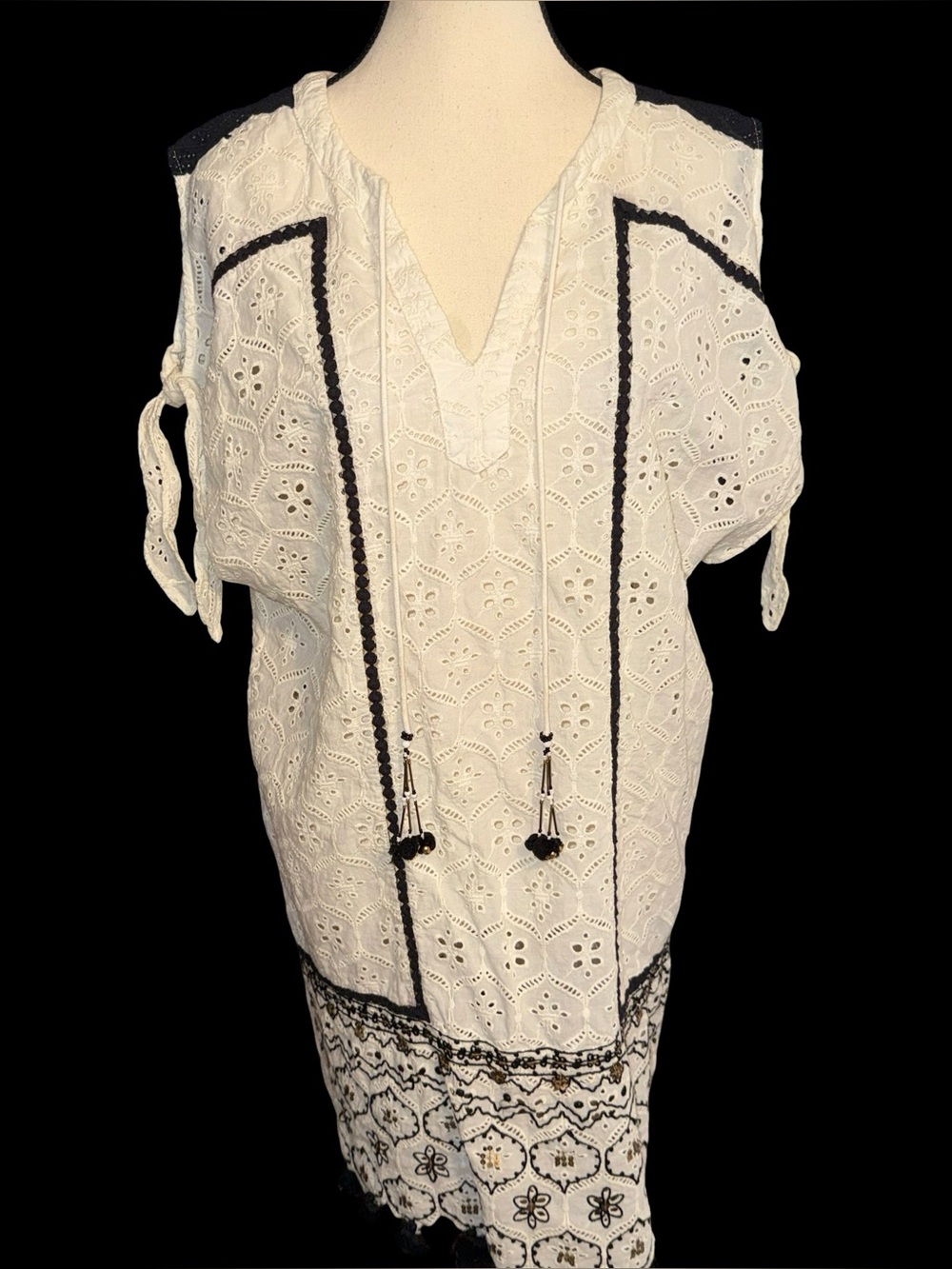 Woman’s Hemant & Nandita Aditya Embroidered Tunic Dress. Cotton eyelet MP boho